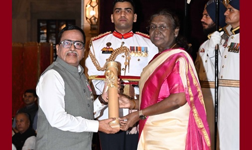 डॉ. शिरोडकर हायस्कूलचे माजी विद्यार्थी व जगप्रसिद्ध कॅलिग्राफर अच्युत पालव पद्म पुरस्काराने सन्मानित